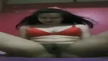 Dokumentasi Gadis Cantik Live Bersantai Kasur Bh Merah
