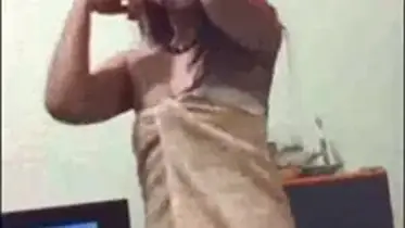 Dokumentasi Gadis Cantik Live Bersantai Kasur