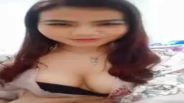 Dokumentasi Gadis Cantik Live Bersantai Kasur