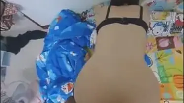 Gadis Cantik Pasrah Goyang Kasur Mantap Crot