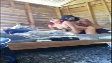Gadis Cantik Pasrah Goyang Kasur Villa