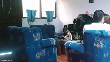 Gadis Cantik Pasrah Servis Kasur Ruang Tamu
