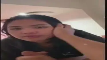Gadis Penurut Cantik Pasrah Goyang Kasur
