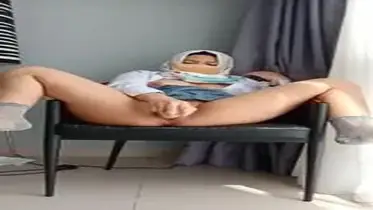 Gadis Semok Cantik Pasrah Goyang Kasur Crot