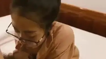 Guru Kacamata Cantik Bikin Gairah Meledak