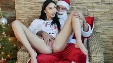 Penampilan Memukau Ariana Marie Di Kasur
