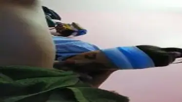 Perhatian Manis Gadis Bandana Biru Di Kamar