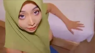 Pesona Tante Hijab Hijau Berparas Anggun