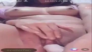 Siaran Langsung Selena Berwajah Imut Dan Ayu
