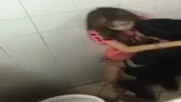 Skandal Mahasiswi Nekat Di WC Kampus Sange