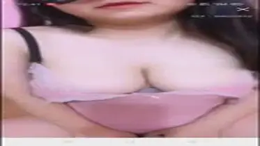 Tante Cantik Pasrah Goyang Kasur Jeans