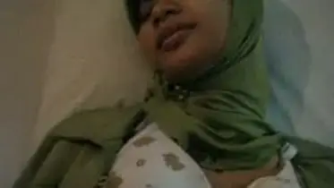 Ukhti Bu Guru Hijab Cantik Pasrah Goyang Kasur