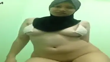 Ukhti Hijab Bohay Goyang Panas Di Kamar