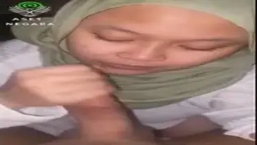 Ukhti Hijab Cantik Pasrah Goyang Kasur Hotel