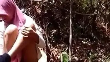 Ukhti Hijab Pink Cantik Pasrah Goyang Atas