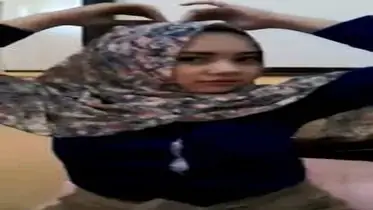 Ukhti Hijab Tante Cantik Pasrah Kasur Baju Biru