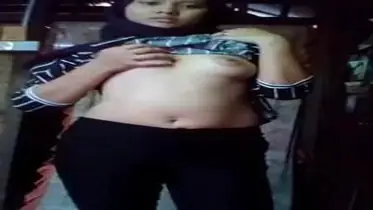 Ukhti Hijab Unik Tampil Di Depan Kamera