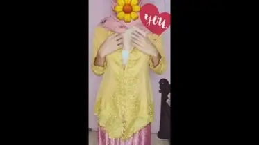 Ukhti Kebaya Hijab Pink Menggoda Penonton VIP