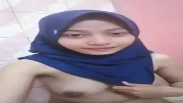 Ukhti Melly Hijab Cantik Part 1 Bersantai Kasur