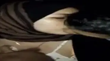 Ukhti Tika Hijab Cantik Pasrah Goyang Kasur